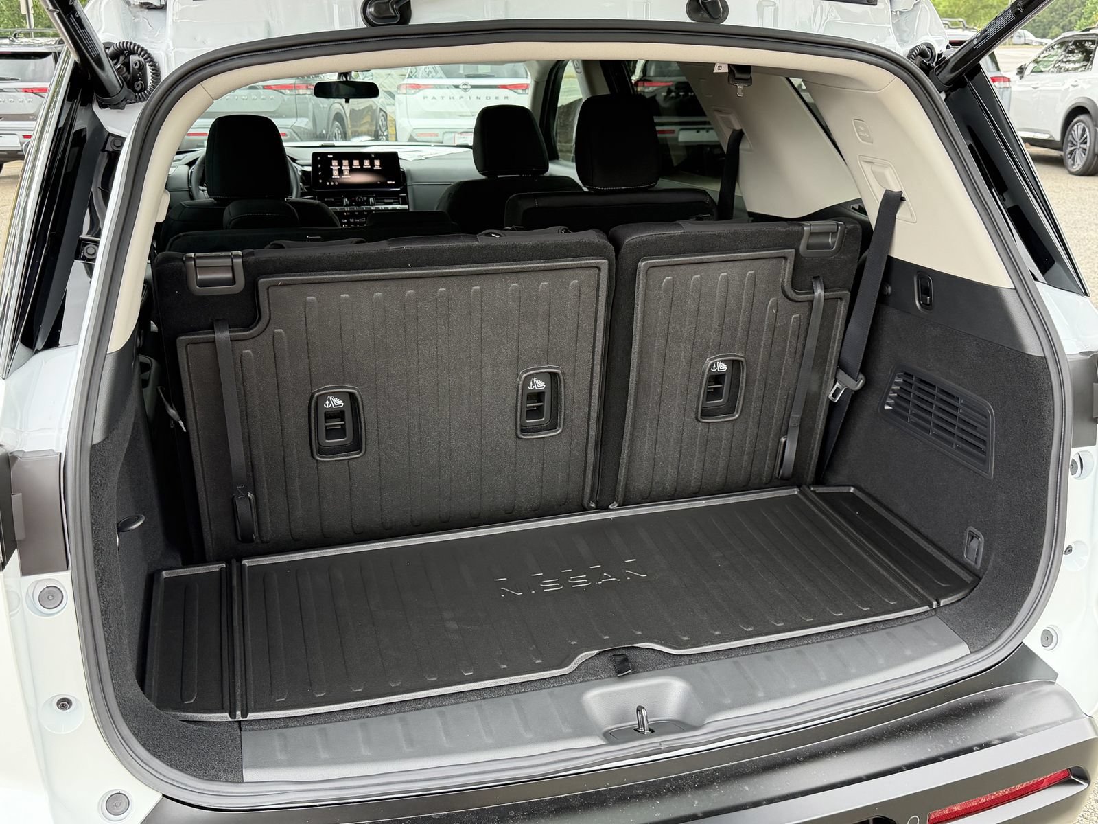 New 2026 Nissan Pathfinder SV w/ SV Premium Package FWD image 29