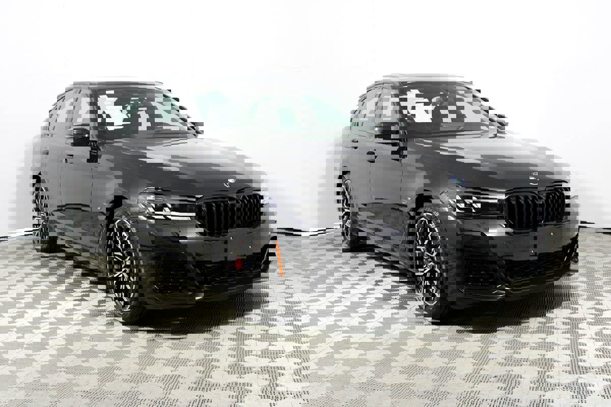 Used 2023 BMW 530e 530e w/ M Sport Package image 39