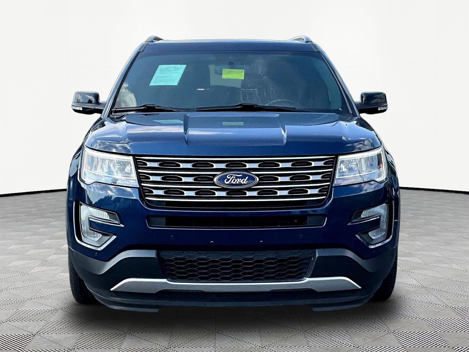 Used 2017 Ford Explorer XLT w/ Equipment Group 201A FWD image 2