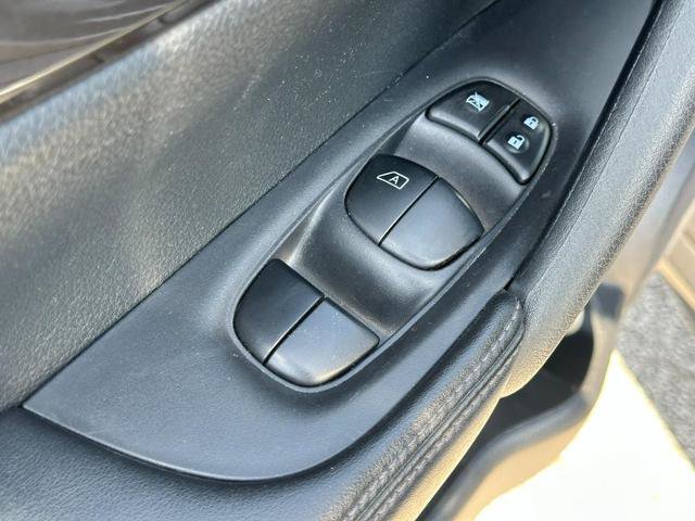 Used 2020 Nissan Rogue S FWD image 15