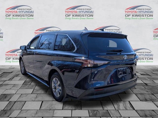 Certified 2024 Toyota Sienna LE image 6