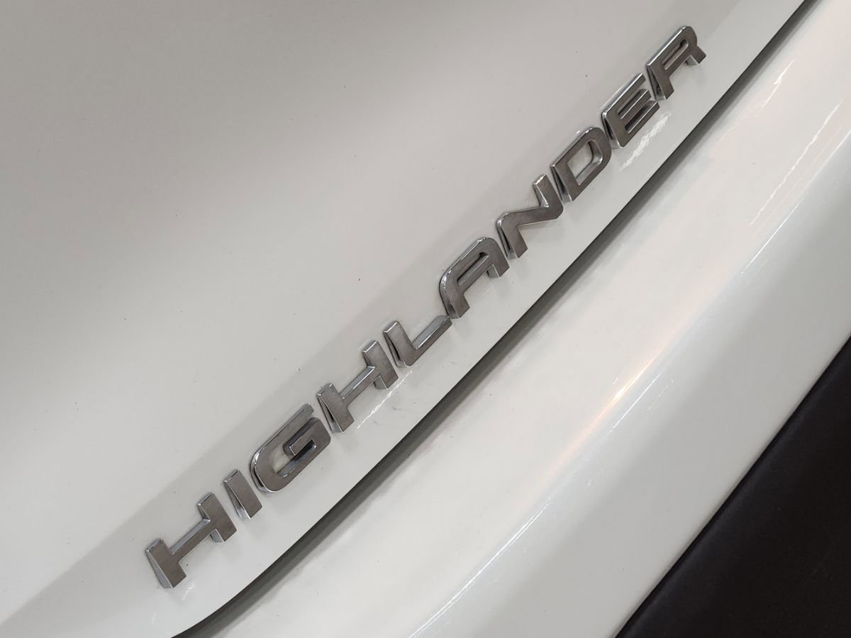 Used 2021 Toyota Highlander XLE FWD image 25