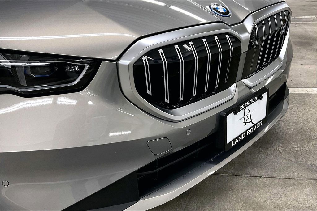 Used 2025 BMW i5 xDrive40 w/ Premium Package image 31