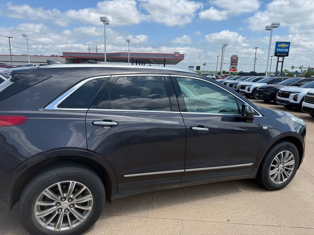 Used 2017 Cadillac XT5 Luxury w/ Driver Awareness Package FWD image 5