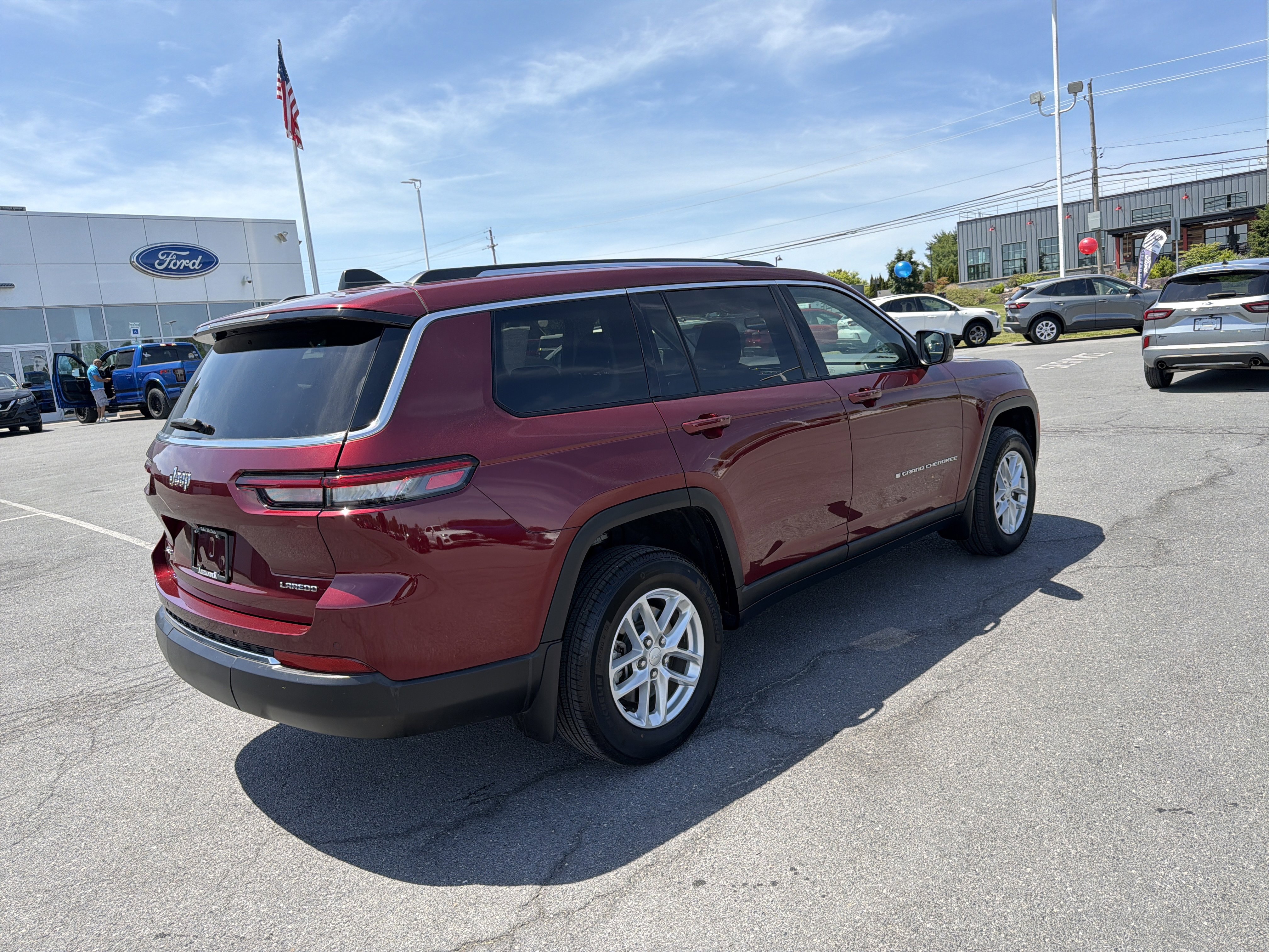Used 2023 Jeep Grand Cherokee L Laredo w/ Luxury Tech Group I AWD/4WD video 3