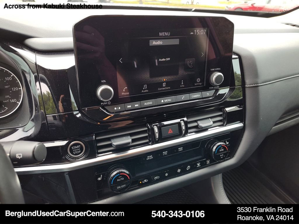 Used 2024 Nissan Pathfinder SV w/ SV Premium Package AWD/4WD image 29