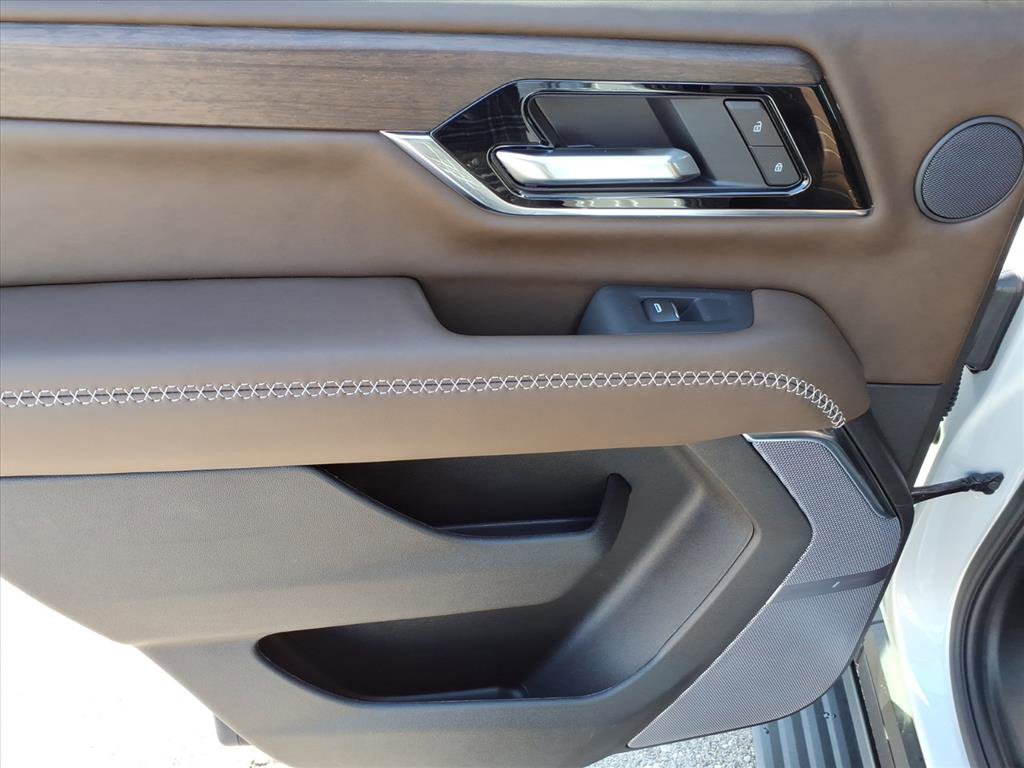 Used 2025 GMC Yukon Denali Ultimate w/ LPO, Floor Liner Package image 32