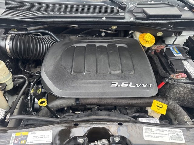 Used 2016 Chrysler Town & Country Touring image 18