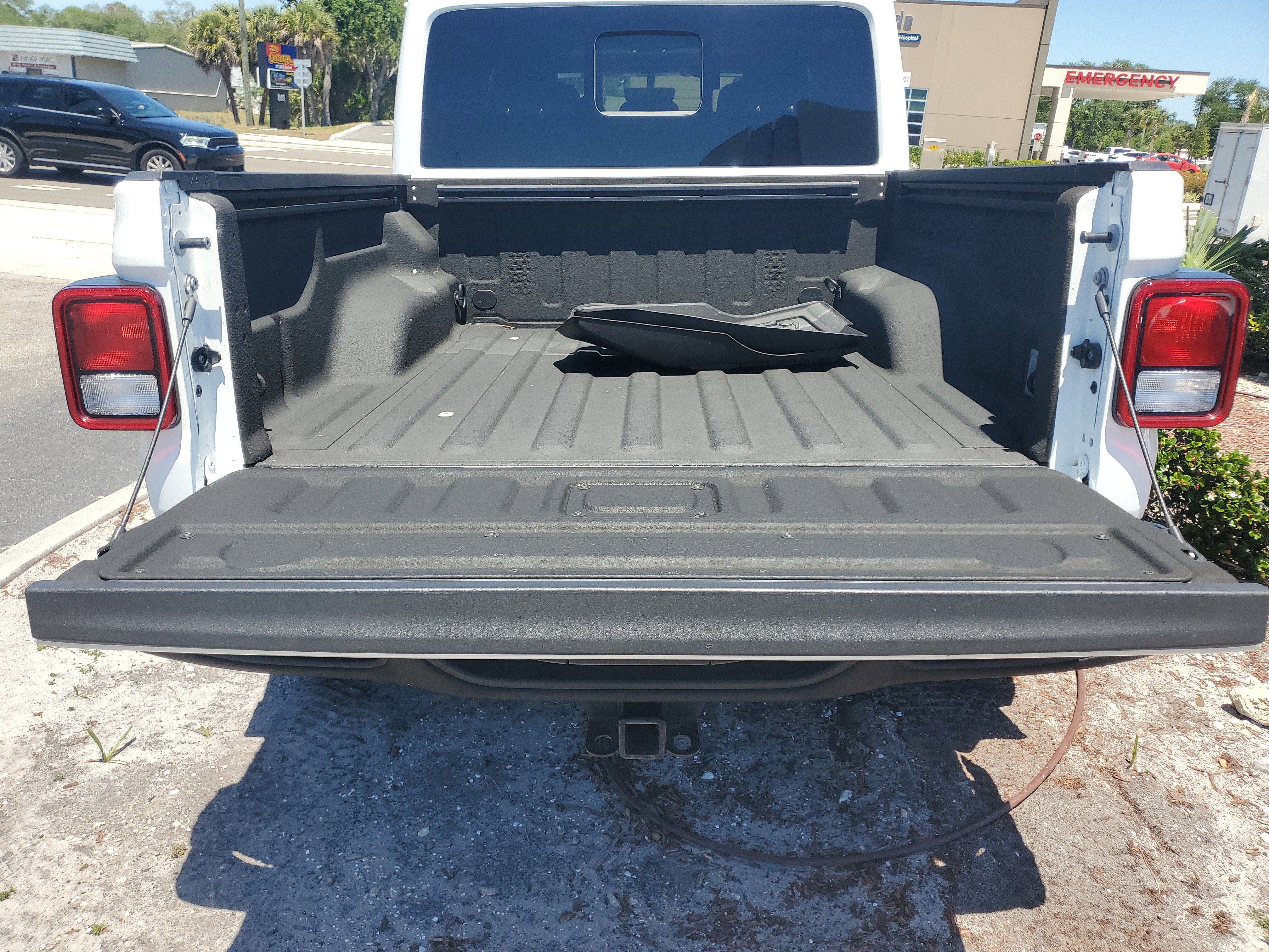 Used 2023 Jeep Gladiator Rubicon w/ Trailer Tow Package AWD/4WD image 9