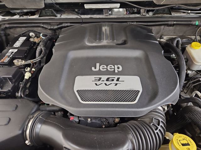 Used 2012 Jeep Wrangler Unlimited Sahara w/ Dual Top Group image 41