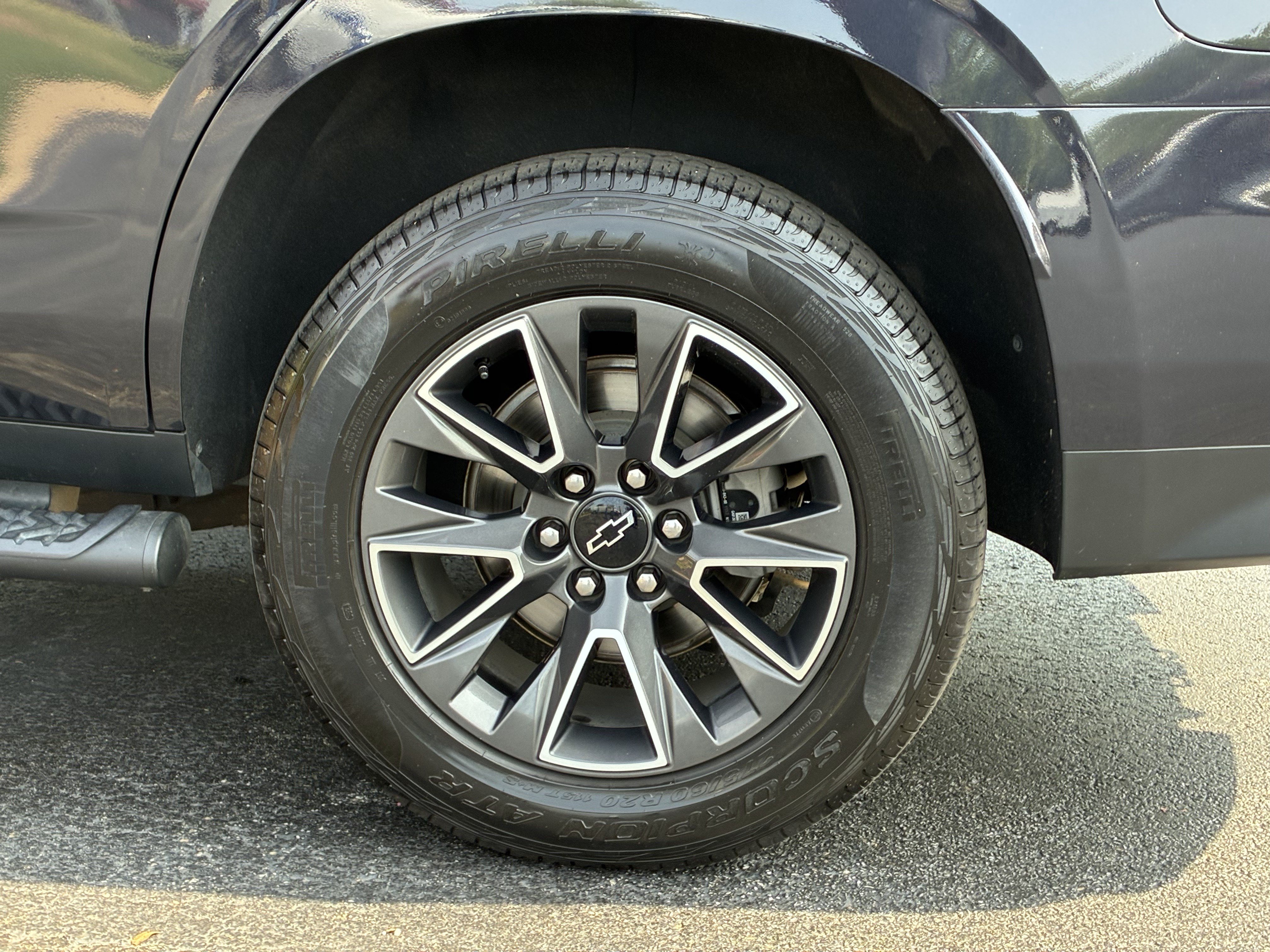 Used 2022 Chevrolet Tahoe Z71 w/ Luxury Package AWD/4WD image 13