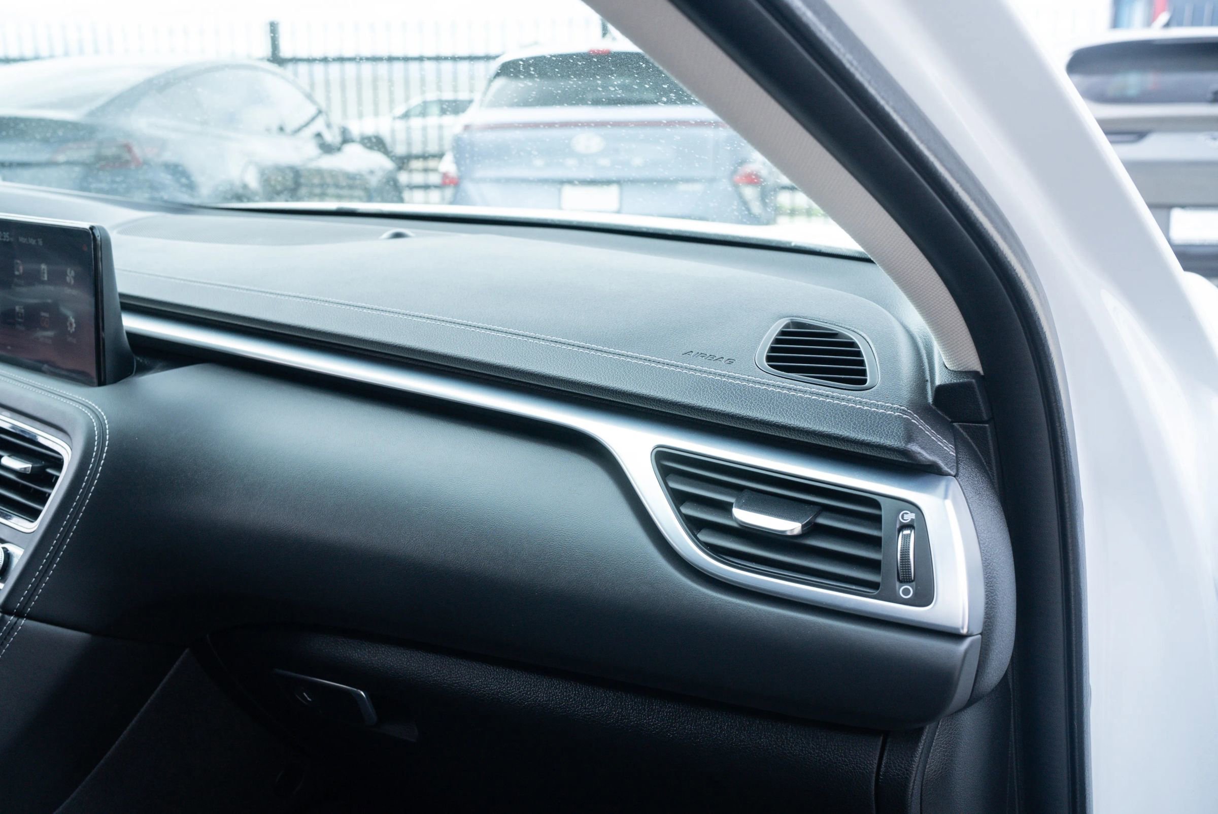 Used 2023 Genesis G70 2.0T image 16