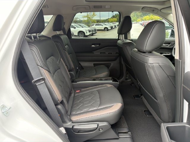 New 2026 Nissan Pathfinder Platinum AWD/4WD image 17