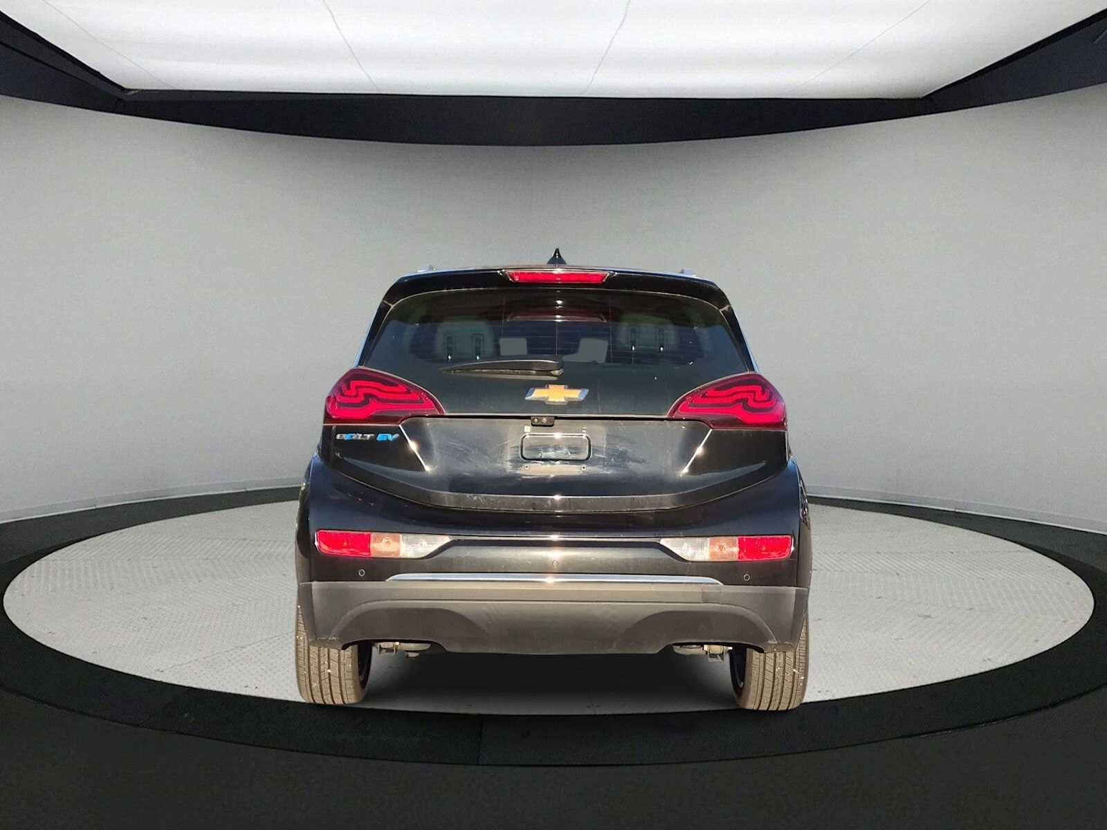 Used 2019 Chevrolet Bolt Premier w/ Infotainment Package FWD image 7