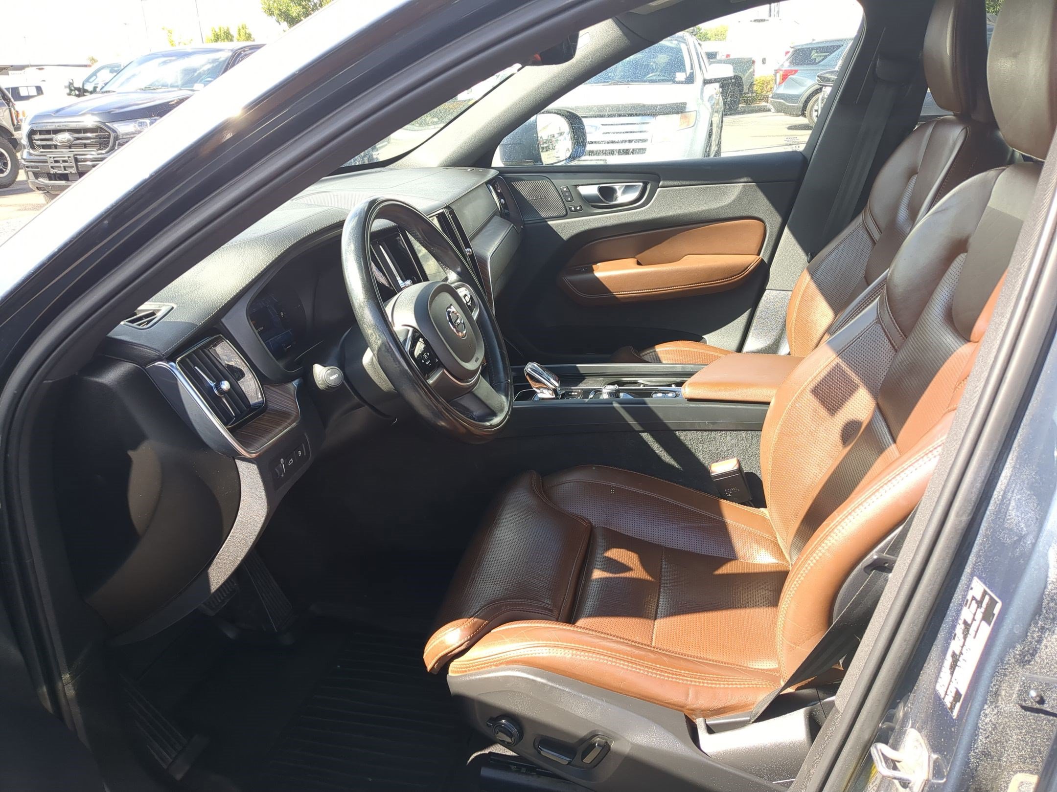 Used 2022 Volvo XC60 T8 Inscription w/ Advanced Package AWD/4WD image 17