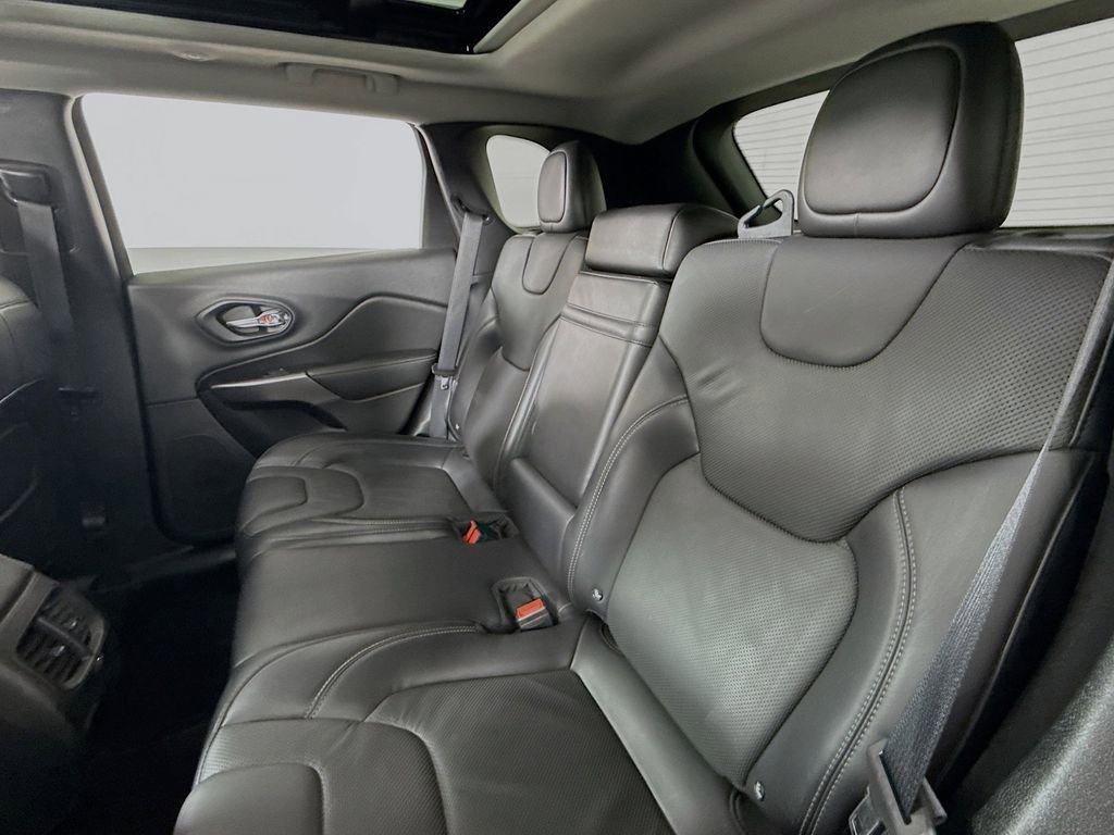 Used 2019 Jeep Cherokee Limited image 31