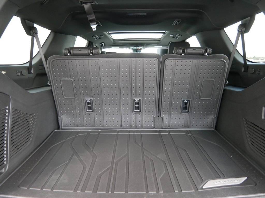 New 2026 Chevrolet Suburban High Country AWD/4WD image 8