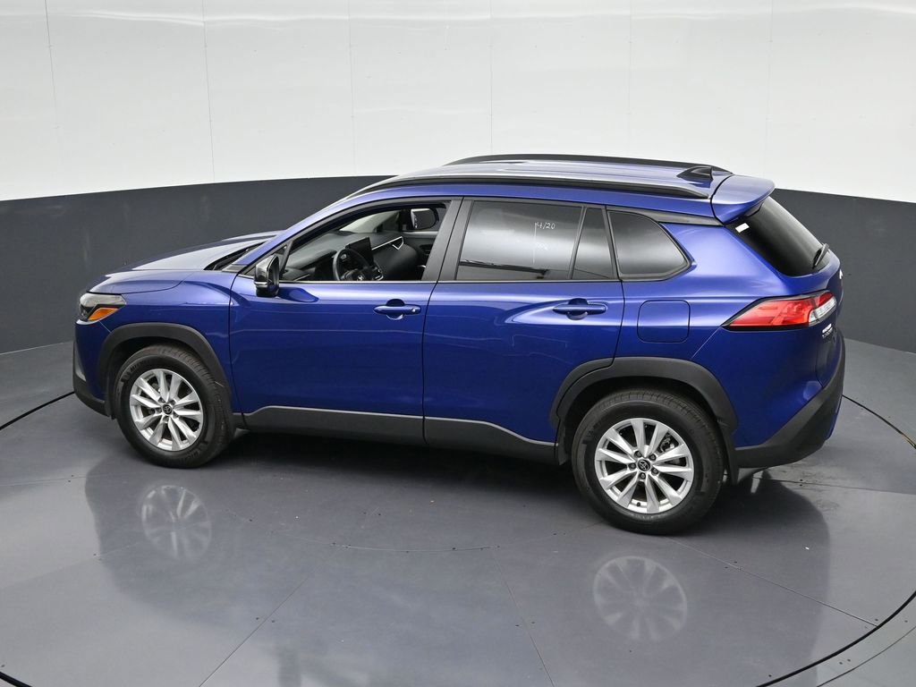 Used 2025 Toyota Corolla Cross LE image 27