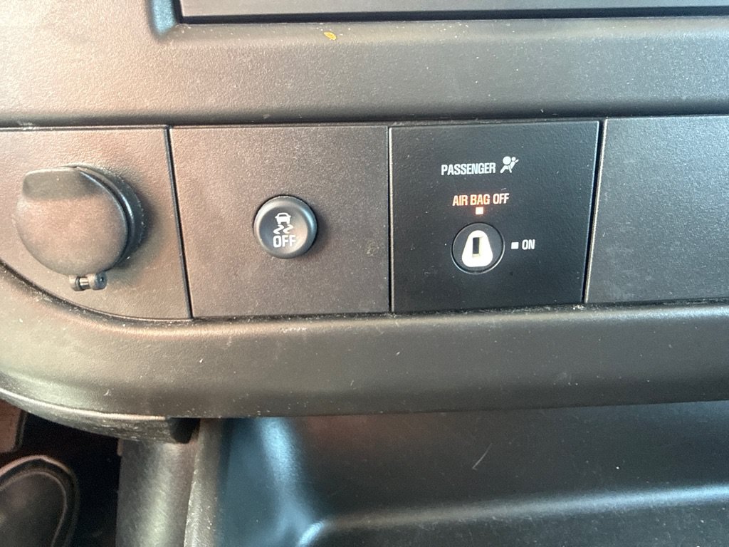Used 2025 Chevrolet Express 2500 w/ Driver Convenience Package RWD image 21