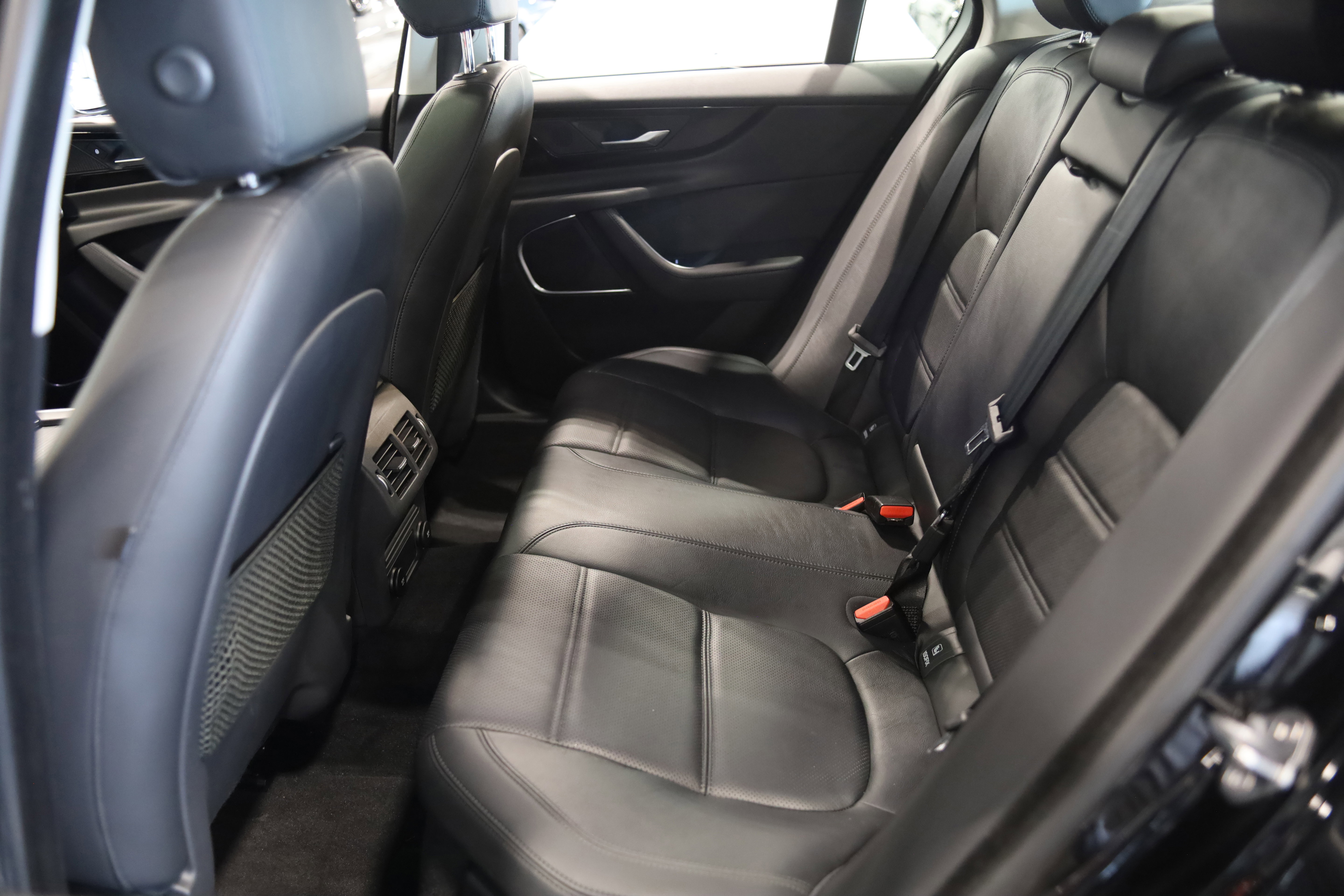 Used 2020 Jaguar XE S image 32