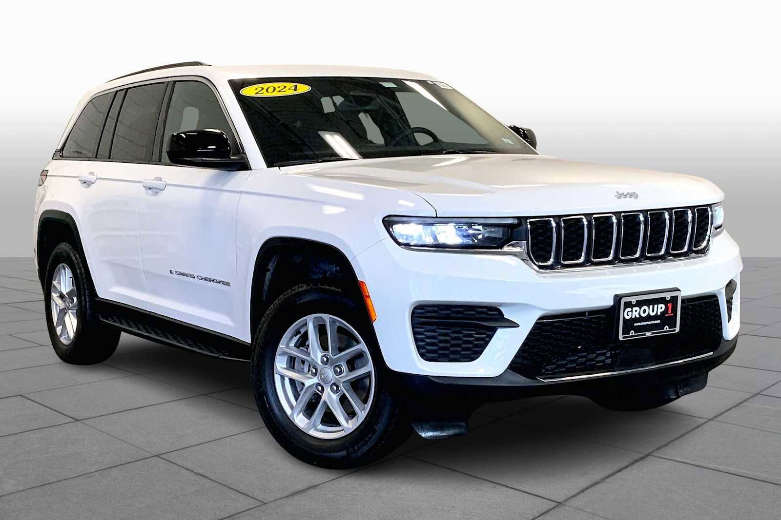 Used 2024 Jeep Grand Cherokee Laredo X w/ Trailer Tow Package image 3