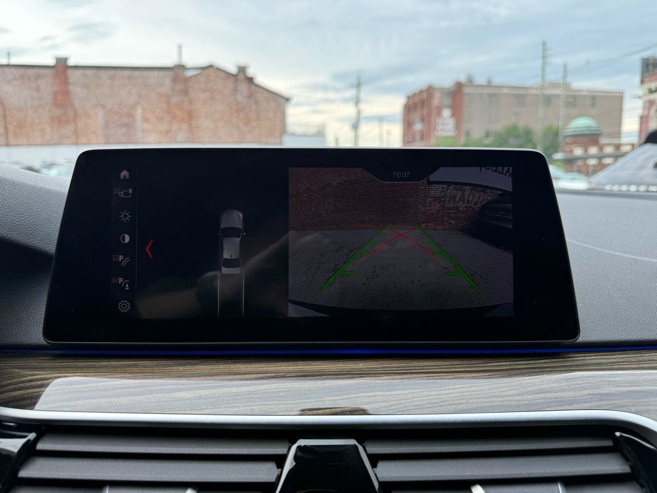 Used 2019 BMW 530e w/ Convenience Package RWD image 12
