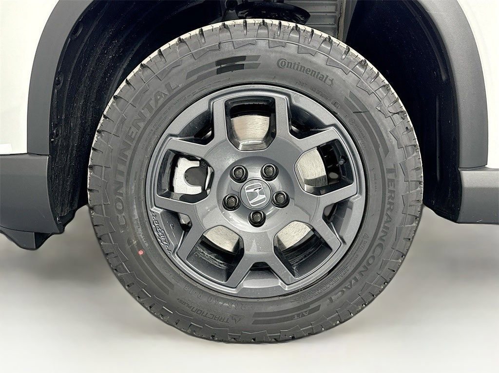 Used 2025 Honda Pilot TrailSport image 13