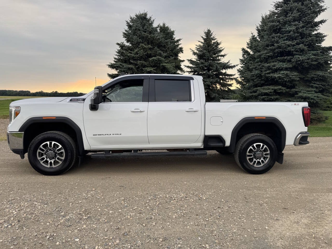 Used 2022 GMC Sierra 2500 SLE w/ X31 Off-Road Package AWD/4WD image 5
