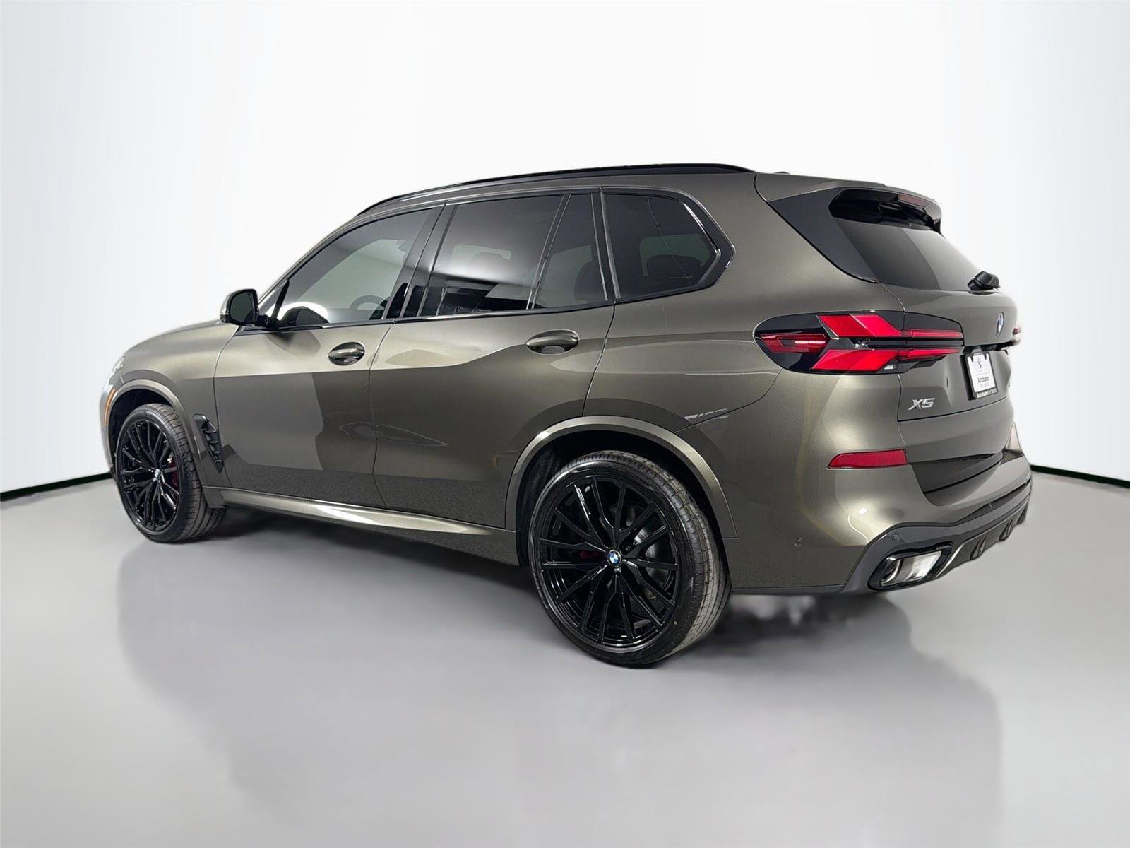 New 2026 BMW X5 xDrive40i w/ M Sport Package AWD/4WD image 8
