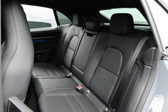 Used 2025 Porsche Macan Electric RWD image 14