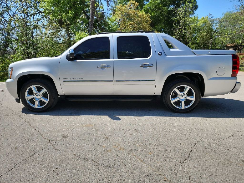Used 2013 Chevrolet Avalanche LTZ image 4