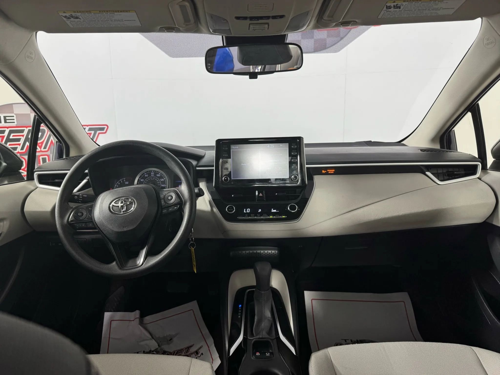 Used 2021 Toyota Corolla LE image 11