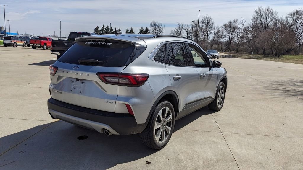 Used 2024 Ford Escape Platinum image 3