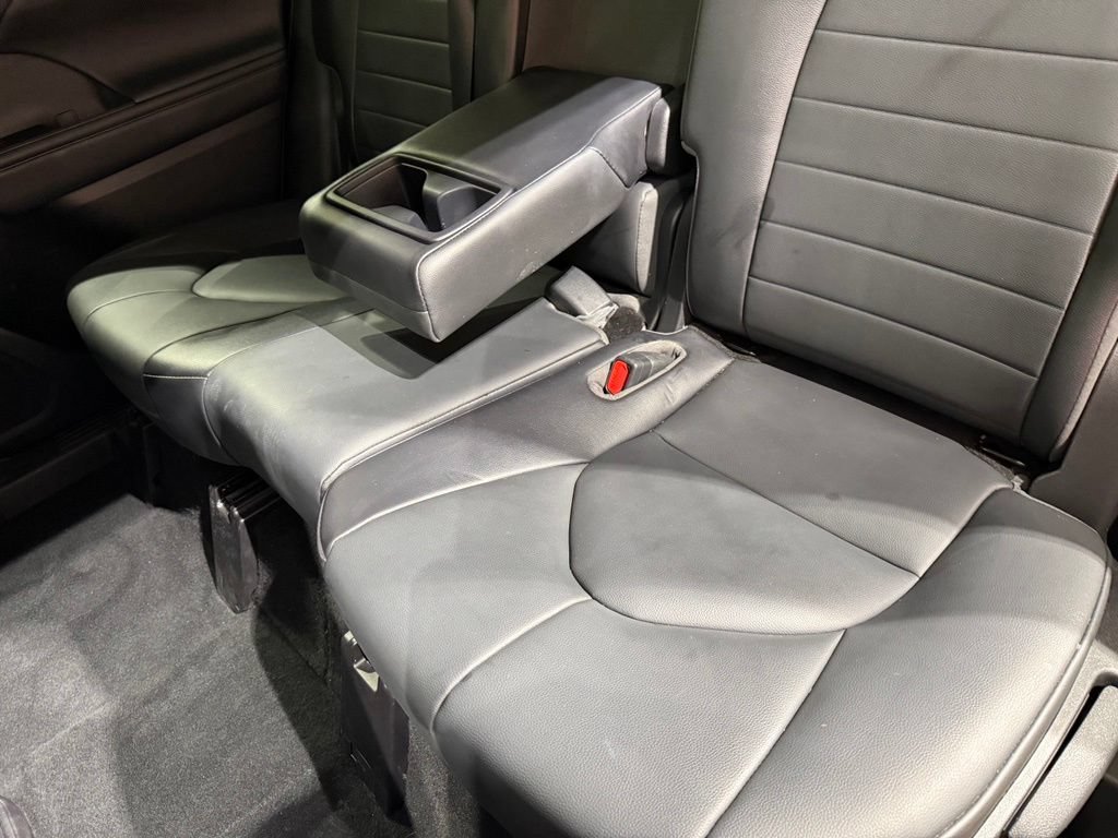 Used 2021 Toyota Highlander XLE AWD/4WD image 21