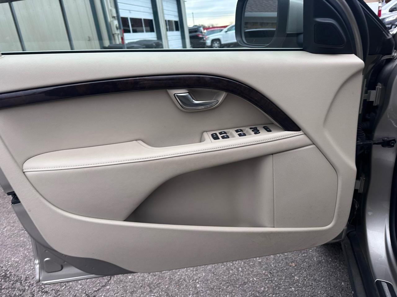 Used 2016 Volvo XC70 T5 Premier image 32