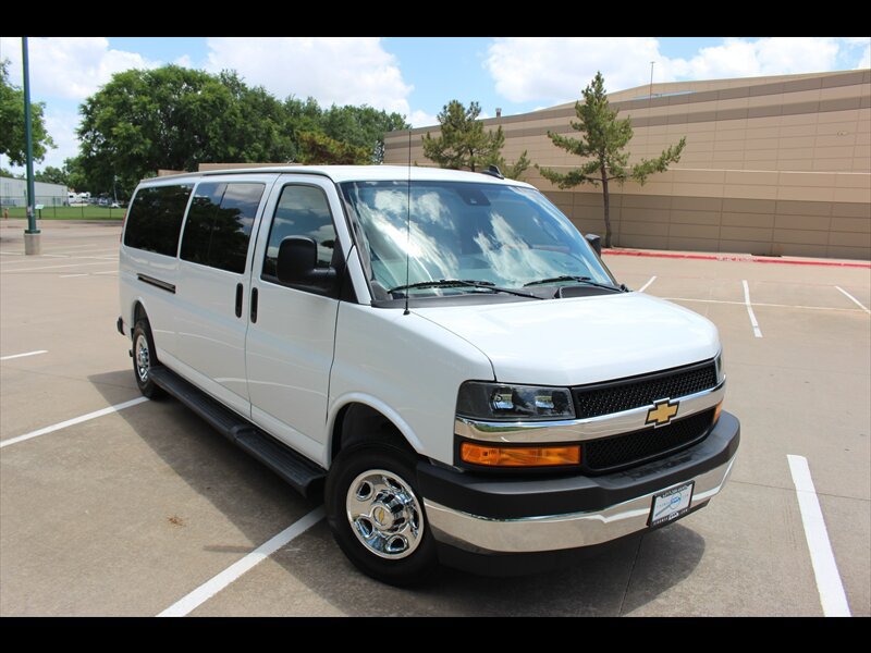 Used 2024 Chevrolet Express 3500 LT w/ LT Preferred Equipment Group RWD image 6