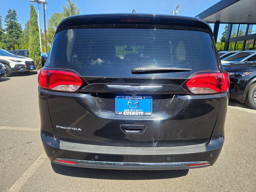 Used 2019 Chrysler Pacifica Touring-L FWD image 4