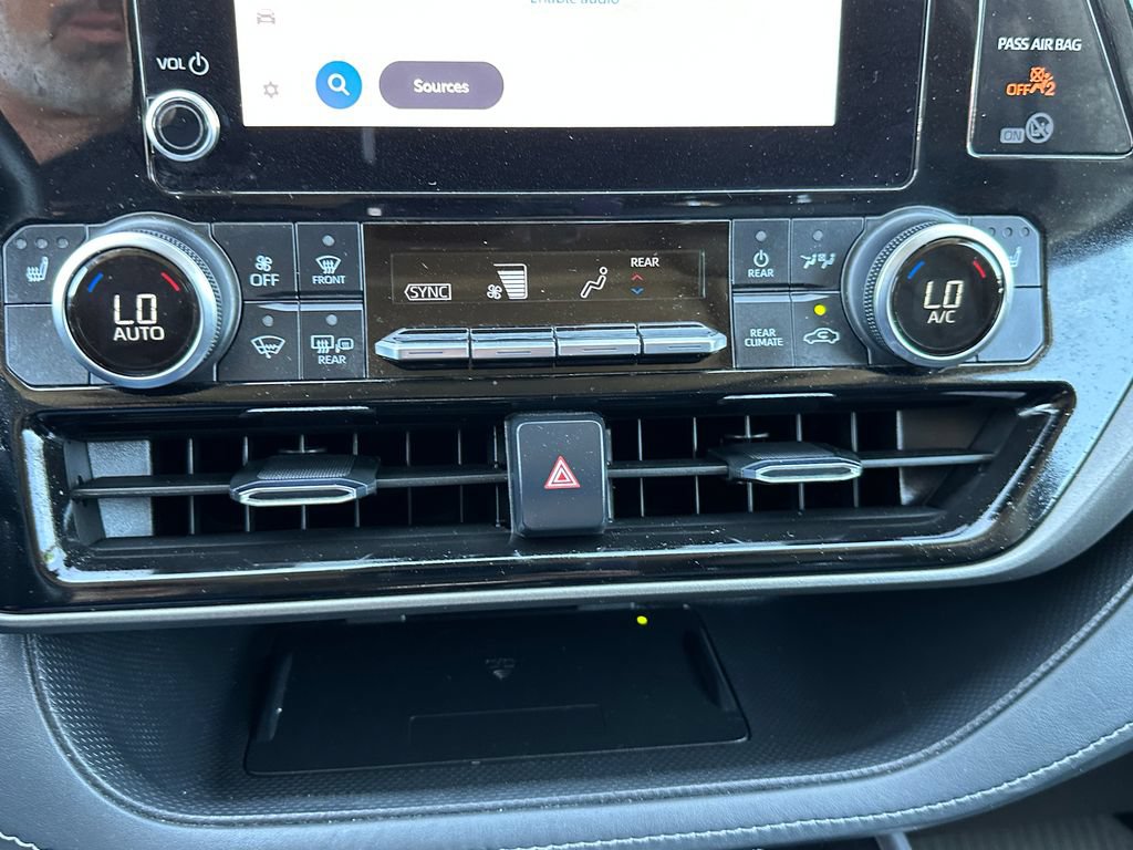 Used 2023 Toyota Highlander XLE FWD image 34