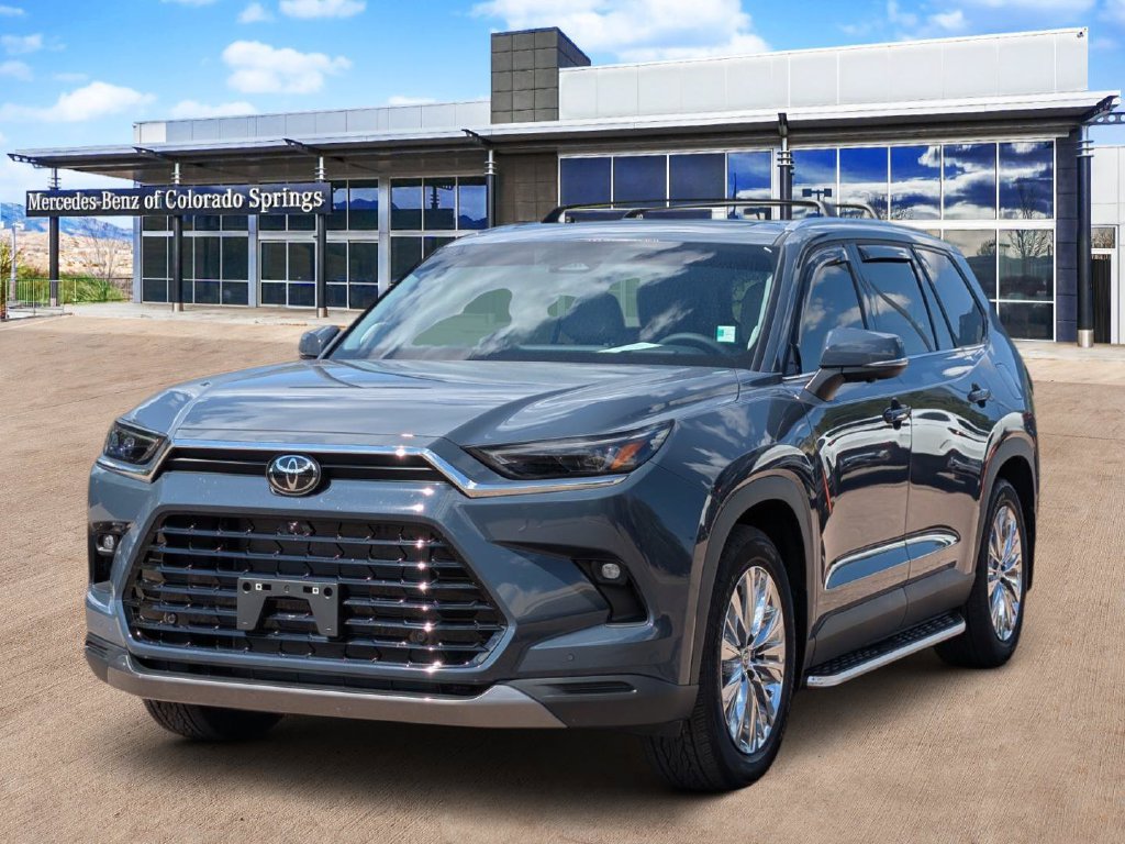 Used 2025 Toyota Grand Highlander AWD image 3