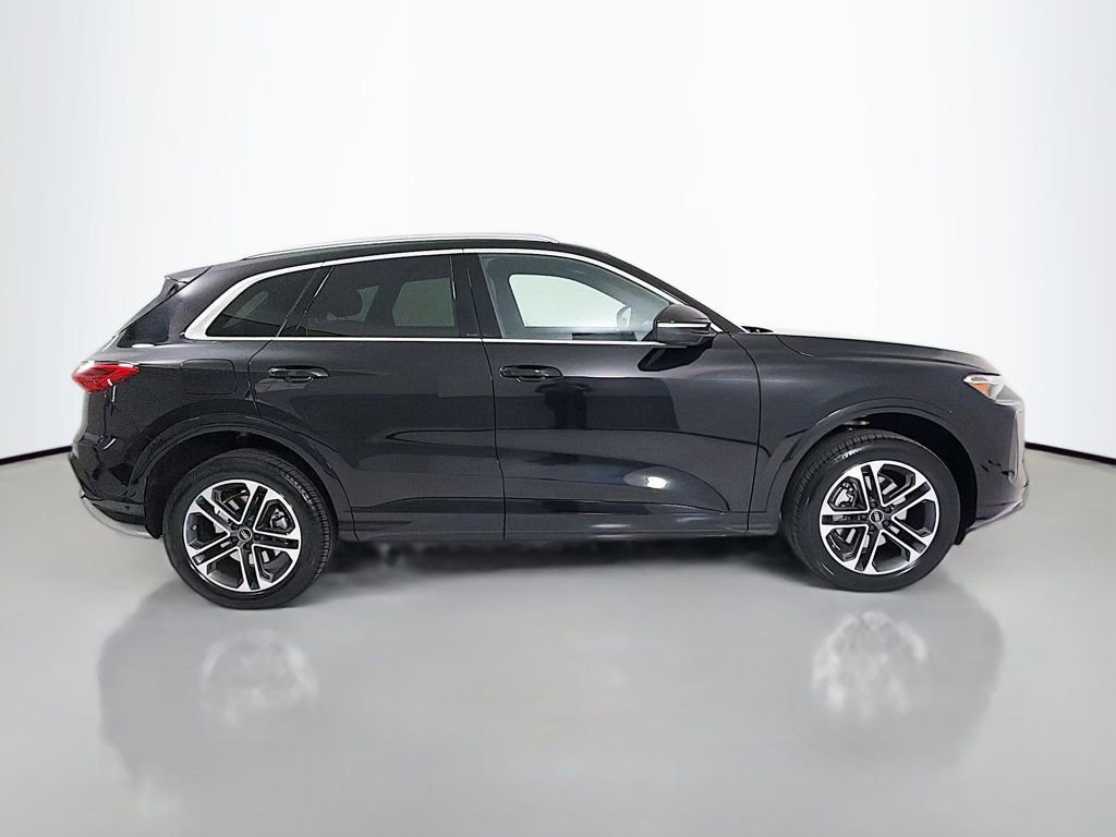 Certified 2025 Audi Q5 Premium w/ Convenience Package image 8