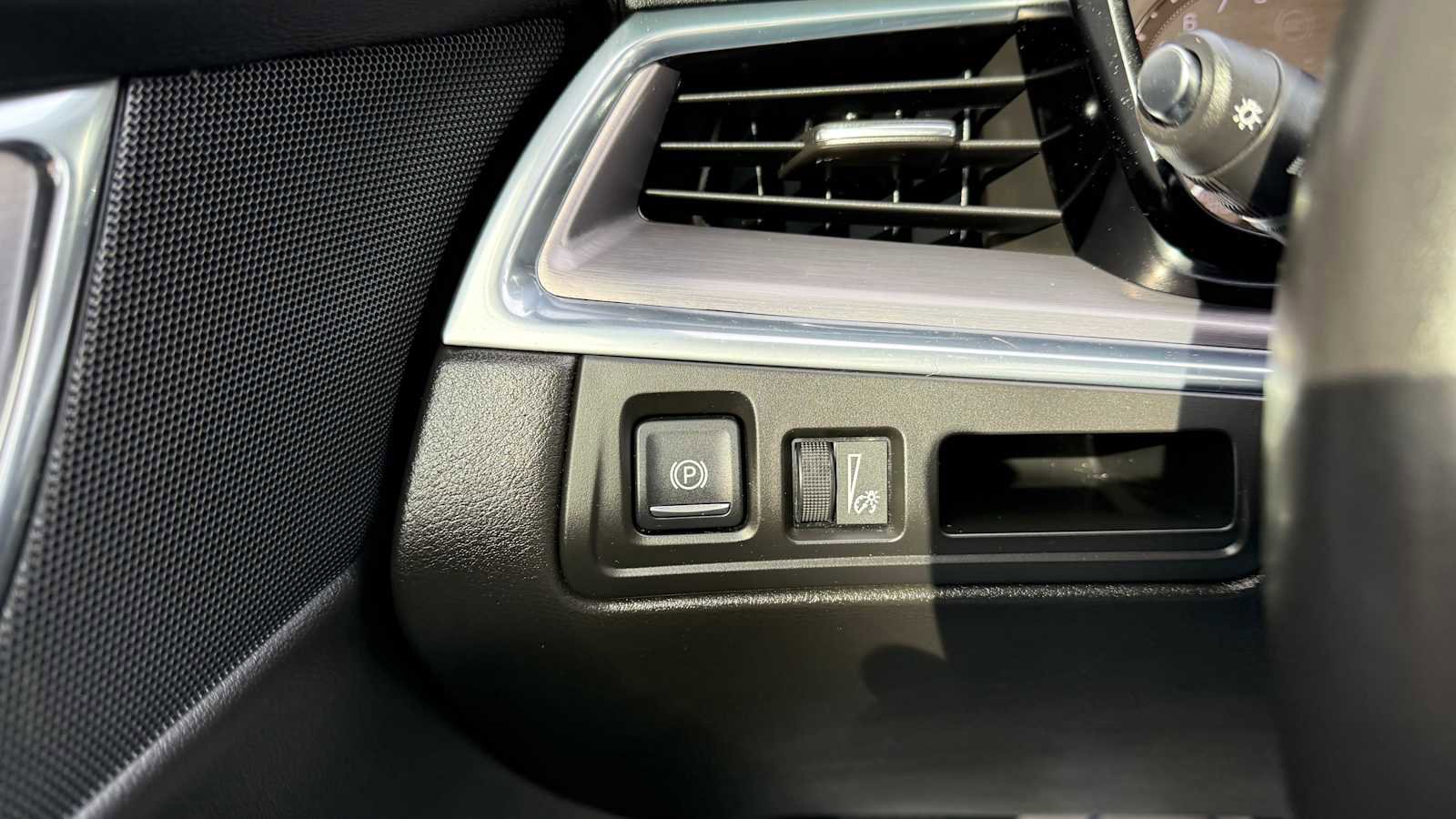 Used 2017 Cadillac XT5 Luxury FWD image 14