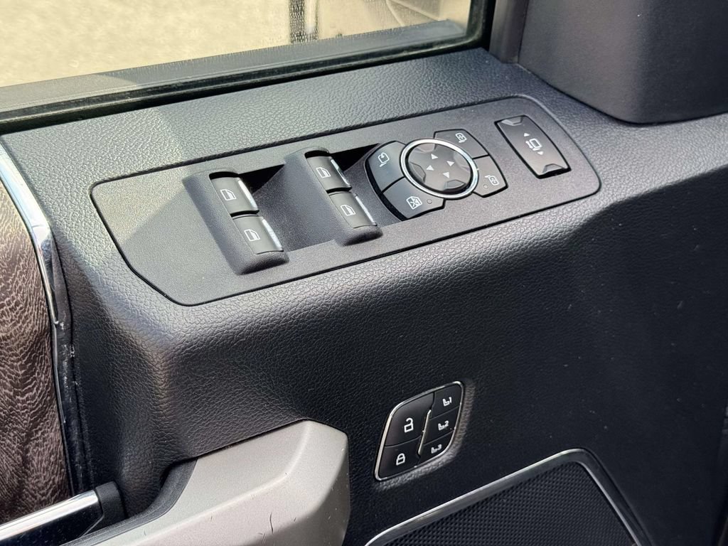 Used 2019 Ford F250 Lariat w/ Lariat Value Package AWD/4WD image 18