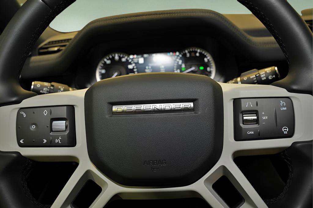 Used 2023 Land Rover Defender 130 SE image 21