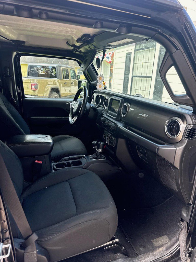 Used 2019 Jeep Wrangler Unlimited Sahara AWD/4WD image 7