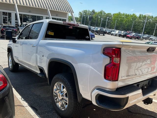 Used 2024 Chevrolet Silverado 2500 High Country w/ High Country Premium Package AWD/4WD image 4
