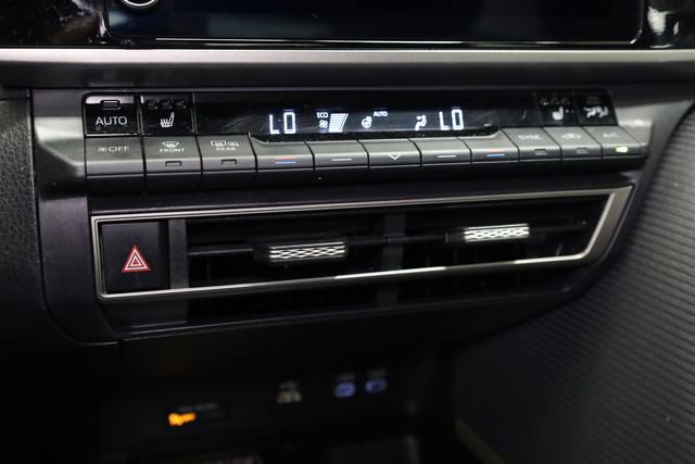 Used 2025 Toyota Camry SE w/ Convenience Package AWD/4WD image 23