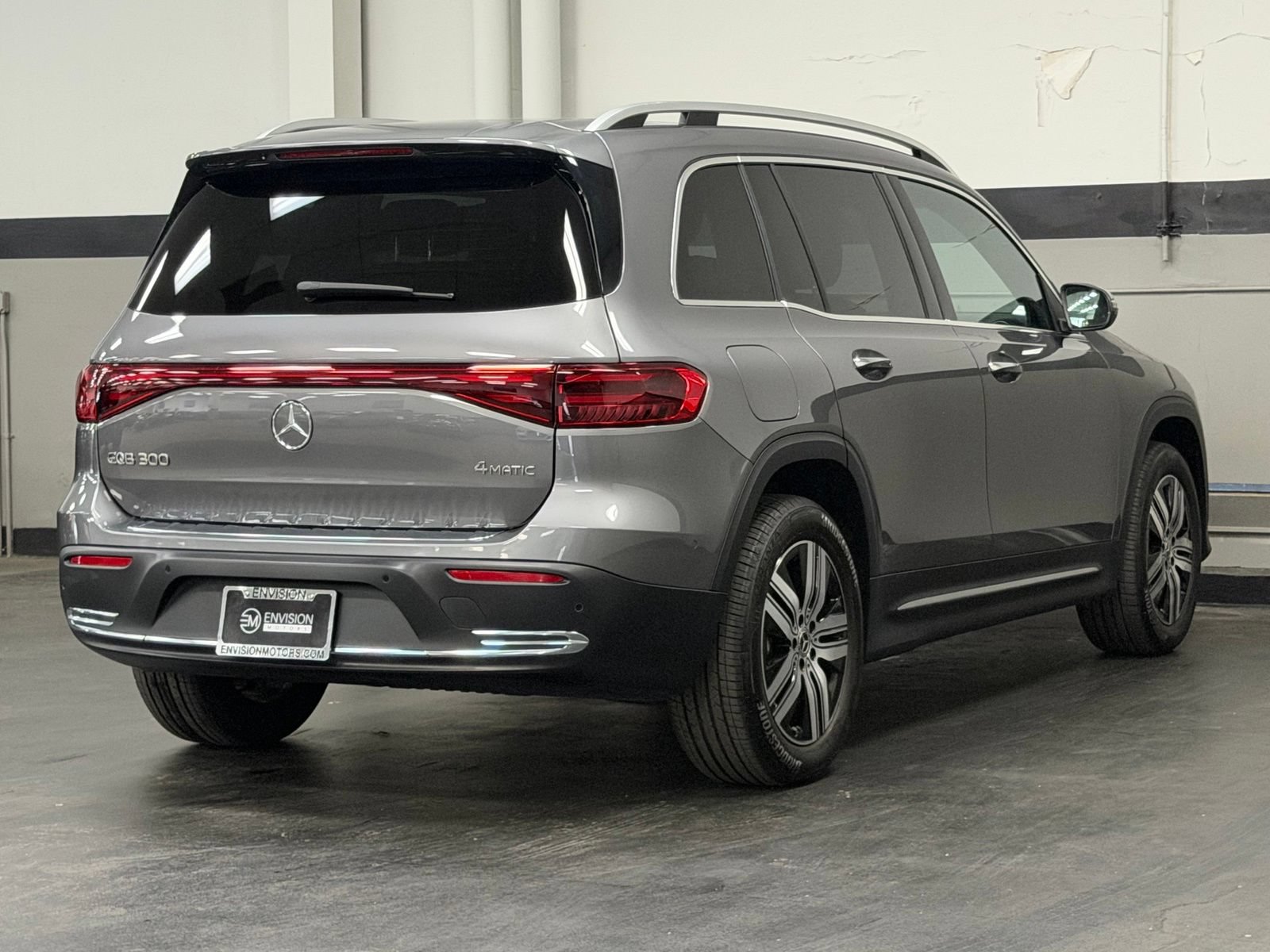 Used 2025 Mercedes-Benz EQB 300 4MATIC image 12