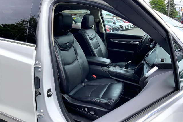 Used 2018 Cadillac XT5 Luxury w/ Driver Awareness Package AWD/4WD image 6
