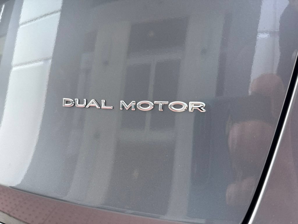 Used 2024 Tesla Model Y Long Range AWD/4WD image 10