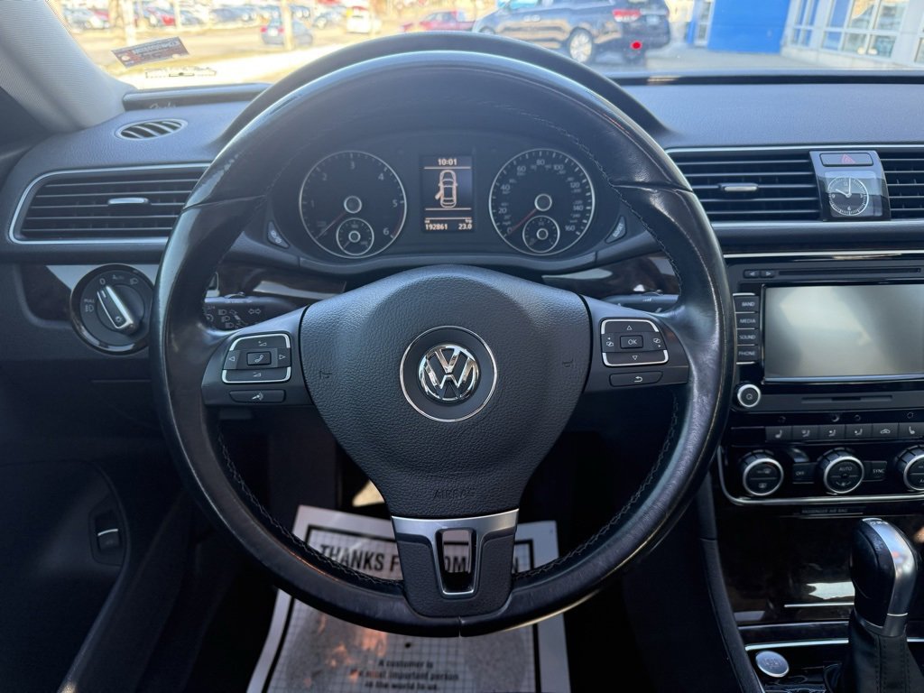 Used 2015 Volkswagen Passat TDI SEL Premium image 18